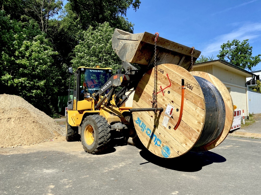 Glasfaserausbau: Bagger auf dem Klieversberg