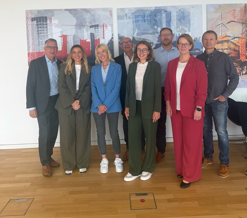 Die neuen Mitglieder:innen im Aufsichtsrat Die neuen Mitglieder:innen im Aufsichtsrat, mit der Aufsichtsratsspitze und der Stadtwerke Vorständin.